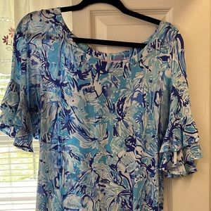Large Lilly Pulitzer top play condition due to tiny holes on bottom of front